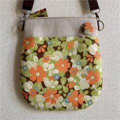 ドロップ型　サコッシュ　オレンジフラワー　MoMo Moda Fabricsのサムネイル