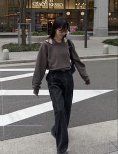 美品 ワイド ブラック タック デニムパンツのサムネイル