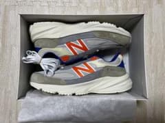 KITH × New Balance 990V6のサムネイル