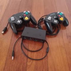 [Junk] Nintendo GameCube Controller (2 controllers) with adapter