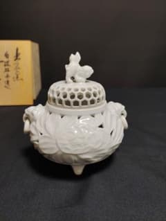 茶道具　出石焼　白磁牡丹透香炉　 獅子蓋　三足香炉　山本秀壺造　古美術　香道具 茶道具 出石焼 白磁牡丹透香炉 獅子蓋 三足香炉 山本秀壺造 古美術 香