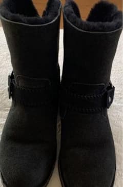 ★新品　UGGベルト付きムートンブーツ★のサムネイル