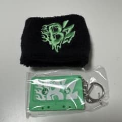 B'z FYOP+ ガチャ カセットチャーム リストバンド 5/16 北海道 - メルカリ