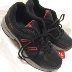 ニューバランスのスニーカーのサムネイル