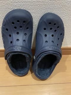 Crocs ボア付き サンダル ネイビー　J3のサムネイル