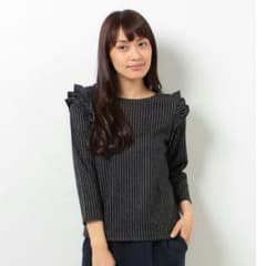 【せんとくん様専用】AE肩フリルトップス！のサムネイル