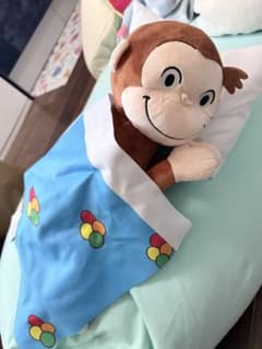 おさるのジョージ ぬいぐるみ 寝そべりのサムネイル