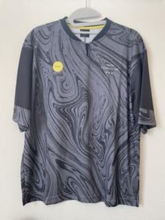 サッカーウェア　フットサルウェア新品未使用　グレー　メンズ　半袖シャツ　Lサイズ