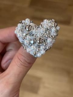 ハート ビーズ刺繍 ブローチ ハンドメイドのサムネイル