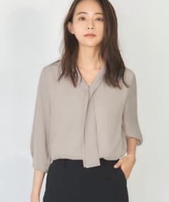 flolia ボウタイ風ブラウス　洗えるVネックシフォン七分袖ビジネスブラウスのサムネイル