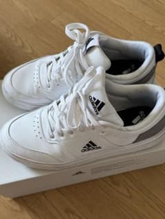 adidas スニーカー ホワイトのサムネイル