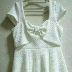 新品・半額以下❤美品【DURAS】ジャガード・ペプラムトップス(ホワイト)のサムネイル