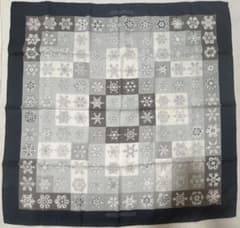 エルメス カレ90 FEUX DE L'HIVER 雪の結晶 グレー／ネイビー - メルカリ