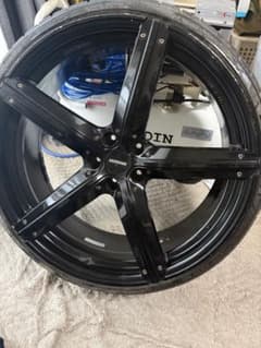 ESTATUS エステイタス 22インチ 235/30ZR22 ホイール 1のサムネイル