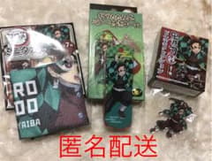 鬼滅の刃　竈門炭治郎　ミラー付きコーム　ミニタオル　ハンカチ　ピンズ　3点セットのサムネイル