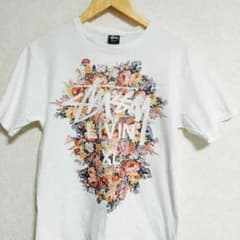 限定 stussy Tシャツ 花柄《estさん専用》のサムネイル
