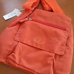 新品！a.v.vの鞄♪のサムネイル