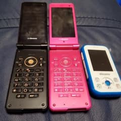 ガラケー　【希少】docomo 携帯電話本体 3台セット　【お得】【残りわずか】 ガラケー 【希少】docomo 携帯電話本体 3台セット 【お得】【残り