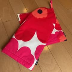 マリメッコ　ミトンと鍋敷き　２点　marimekkoのサムネイル