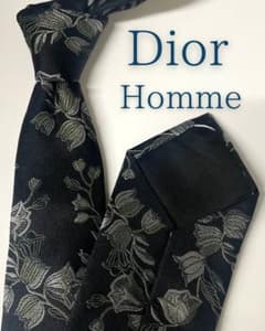 美品 ディオールオム ネクタイ ハイブランド 鈴蘭 花柄 ブラック 刺繍 激レア 美品 ディオールオム ネクタイ ハイブランド 鈴蘭 花柄 ブラック 刺繍