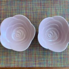 【値下げ中】小鉢(1セット）バラ型お皿　小皿　ピンク食器のサムネイル