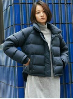 UNIQLO　ライトダウンジャケット　Mサイズのサムネイル