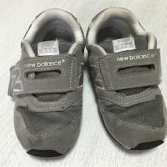newbalance 16センチのサムネイル
