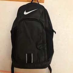 美品！ナイキ 黒 デカリュックのサムネイル
