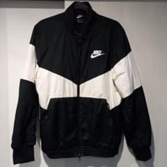 NIKE 中綿入りナイロンジャケット　Lサイズ白黒のサムネイル