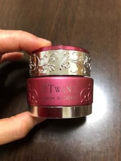 トワニー セラムインクリームのサムネイル