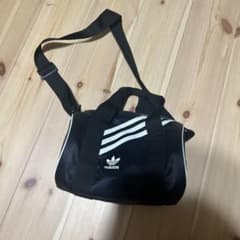 adidas ブラック ショルダーバッグのサムネイル