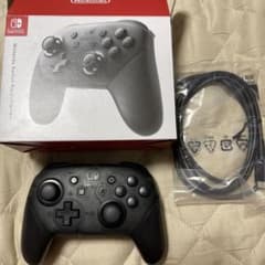 ニンテンドーSwitch コントローラー プロコン 純正 黒 美品のサムネイル