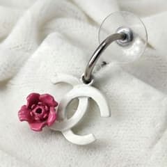 27324✨シャネル ココマーク ピアス ホワイト ピンク カメリア 片耳