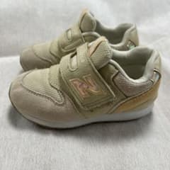 New Balance キッズシューズ ピンクベージュ　15.5㎝のサムネイル
