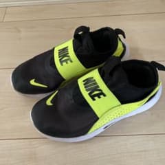 NIKE スリッポン スニーカー ブラック ネオンイエロー　22cm お値下げのサムネイル