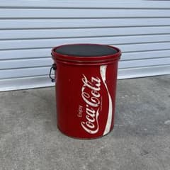 【1980年代】コカコーラ ペール缶 椅子 ビンテージ 昭和 レトロ 1980年代】コカコーラ ヴィンテージ品 ペール缶 椅子 昭和 レトロ