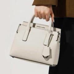 CHARLES&KEITH オフホワイトショルダーバッグのサムネイル