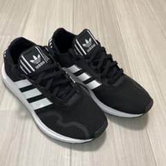adidas スニーカー ブラック ホワイト　25.5cmのサムネイル