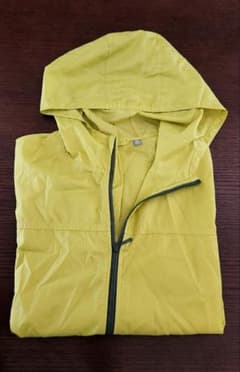 UNIQLO　キッズ用 ウィンドブレーカー 上着 イエロー 150cmのサムネイル