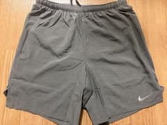 Nike グレー ショートパンツ