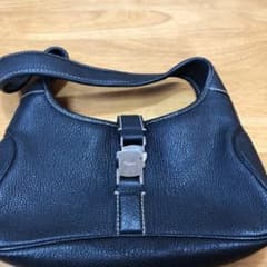ショルダーバッグのサムネイル