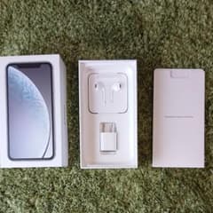 iPhone XR 箱のサムネイル
