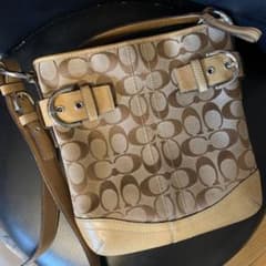 本物コーチ　ショルダーバッグ　ベージュ　良品！のサムネイル