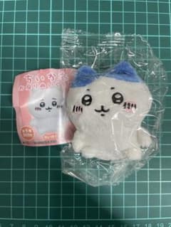 ちいかわ　おすわりぬいぐるみ　ハチワレのサムネイル