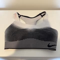 NIKE スポーツブラ Mサイズ ブラック ホワイトのサムネイル