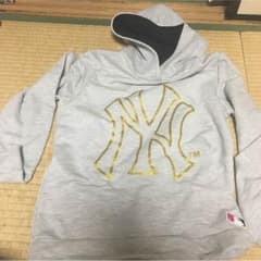 長袖パーカーのサムネイル