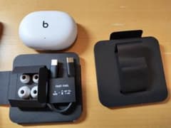 Beats Studio Buds ホワイト 充電ケースのサムネイル