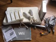 Wii 本体セット　人気のソフト付きのサムネイル