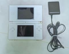 【ジャンク品】ニンテンドーDS Lite ホワイト 本体　＆　充電ケーブルのサムネイル