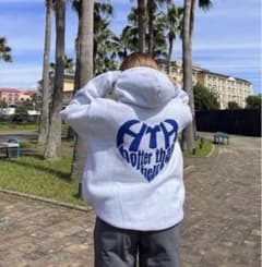 HTH パーカー HEART LOGO HOODI アッシュグレー×ブルーのサムネイル